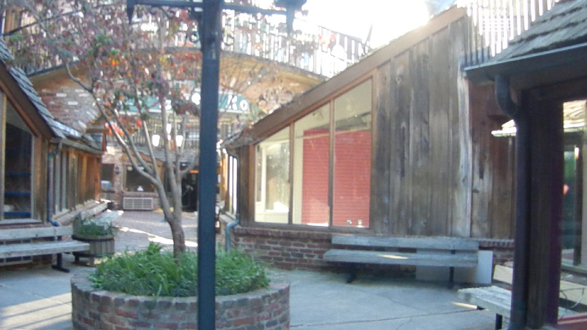 Downtown Trader's Mall Photos